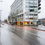 двухкомнатная в центре города 아파트 *